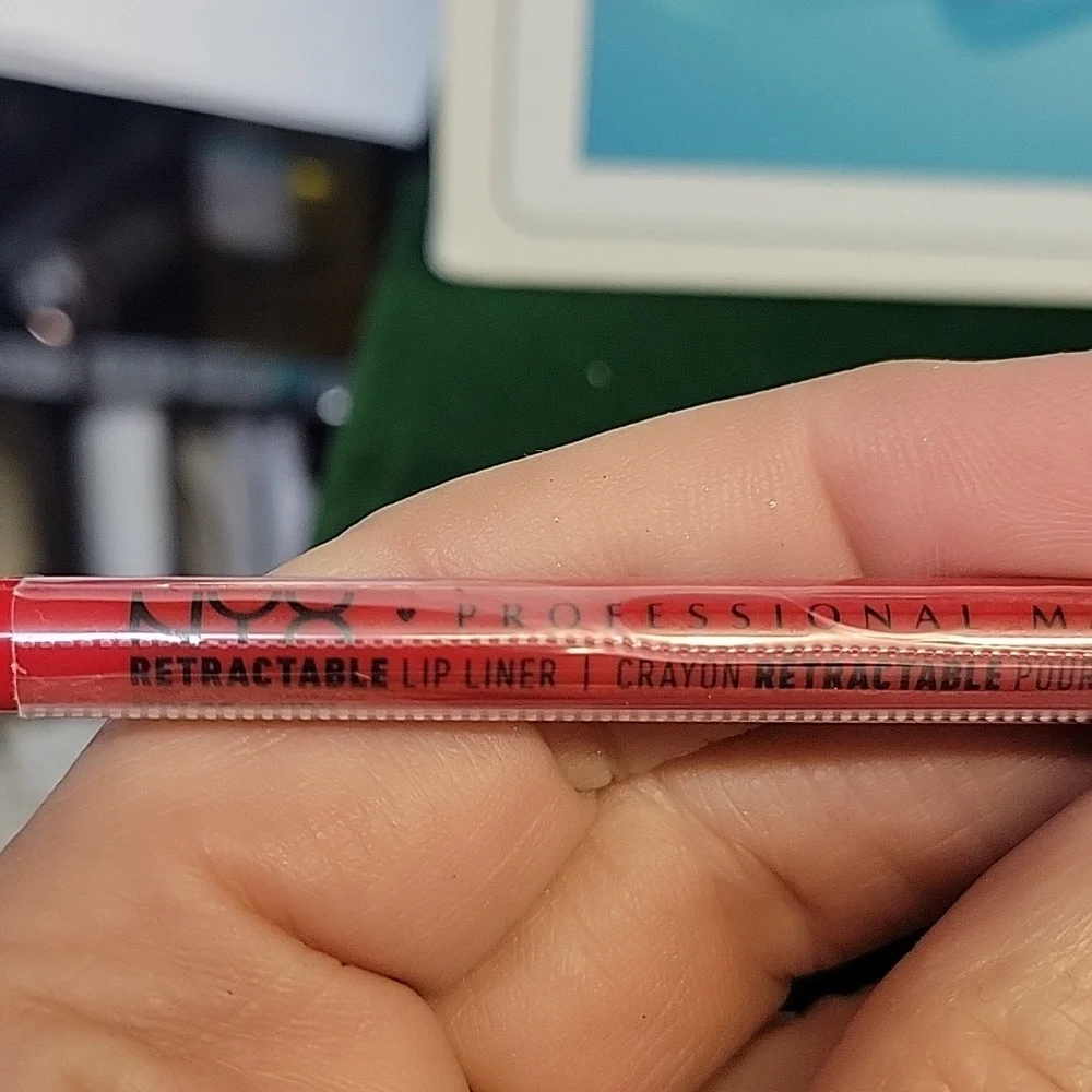 NYX MPL09 Ruby Red Lip Retractable Liner 0.31g New Sealed Pencil